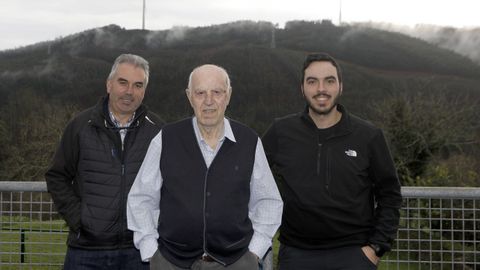 Argimiro, Juan Antonio y Abraham, abuelo, hijo y nieto, tres generaciones de la empresa Maderas Argimiro de Ourol.
