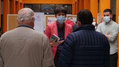 Ana Pont�n, el lunes en la Praza de Abastos de Burela