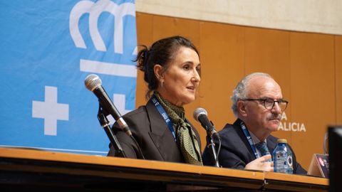 Steinger, durante su ponencia, junto a F�lix Mondelo, presidente del Colegio de Abogados de Lugo