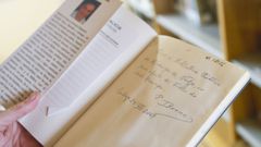 Visitamos a biblioteca do Pai Isorna en Valga