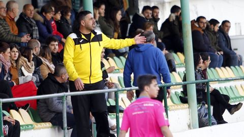 Julio Castro, en un partido en O &Aacute;rbol al frente del Valadouro, en el 2018.