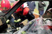 Imagen del simulacro de accidente de tr�fico efectuado por el GES en su base el pasado 27 de marzo.