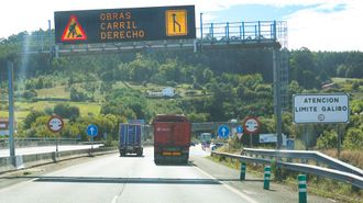 Se�alizaci�n de las obras antes del t�nel de O Sartego.