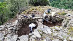 Las excavaciones se llevan a cabo en el lugar de Os Conventos, cerca de la orilla del Sil