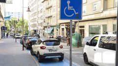Las plazas para personas con movilidad reducida en Pontevedra, en la imagen una de ellas, estn sealizadas