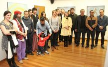 Foto de familia de artistas y artistas en la inauguraci�n de ayer.