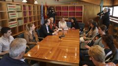Familiares de las 21 v�ctimas mortales del naufragio del Villa de Pitanxo, en la reuni�n de este viernes en Santiago con la Valedora do Pobo, Dolores Fern�ndez Gali�o