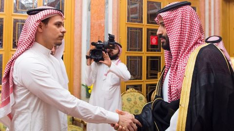 Salah Khashoggi apareci� junto al pr�ncipe heredero en el 2018 para respaldar la actuaci�n del r�gimen saud� en el caso de su padre