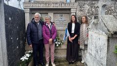 A nova l�pida do cemiterio de Rairiz de Veiga descubriuse este domingo