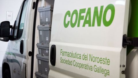 Camioneta de reparto de medicamentos de Cofano, cooperativa farmacéutica gallega