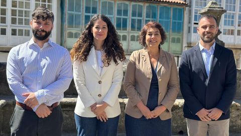 Mar�a Rozas y Alba Nogueira presentaron el programa con otros responsables del mismo.
