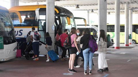 La imagen es de este sábado, día en el que no salió el bus de París, porque no había pasajeros suficientes.