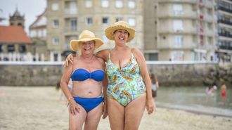 Mercedes y Emma, que vienen desde la meseta a Sanxenxo y Silgar les parece &laquo;muy, muy c&oacute;moda&raquo;.