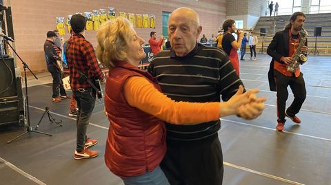 Codillo.Louband puso m�sica a la Festa do Codillo