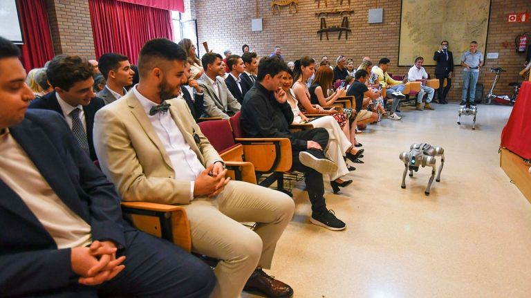 Acto de graduaci&oacute;n de la segunda promoci&oacute;n de Rob&oacute;tica formada en la Escola Polit&eacute;cnica Superior, en julio del 2024