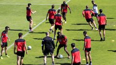 Los jugadores del CD Lugo durante un entrenamiento en O Ceao