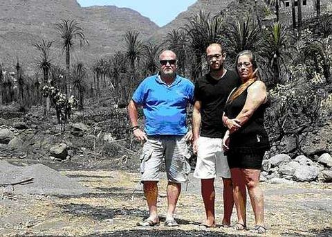 Emilio Barrera, Daniel Barrera y Mary Prol, ayer en Valle Gran Rey.