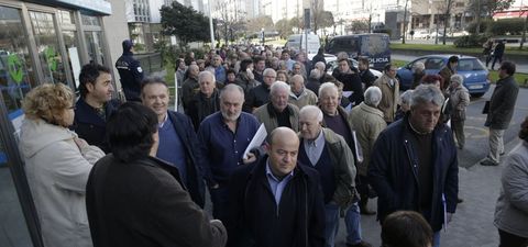 M�s de 700 alegaciones fueron entregadas en el edificio administrativo de Monelos, en A Coru�a. 
