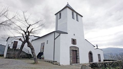 Iglesia de la parroquia de A Ermida, en Quiroga, construida en pizarra 