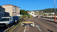 Dos simples estructuras de puestos obligaron a mantener cerrado al tr�fico la avenida de Bos Aires el s�bado pasado