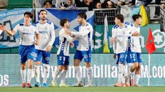 Los jugadores del Tenerife celebran un gol en el partido disputado esta temporada en A Malata ante el Racing