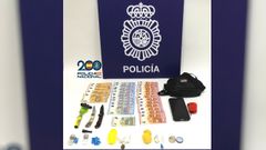 La Polic�a Nacional intervino droga, dinero, un tel�fono m�vil y dos armas blancas.