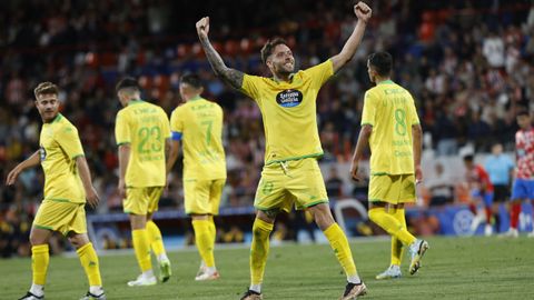 Jos� �ngel festeja el gol que anot� ante el Lugo