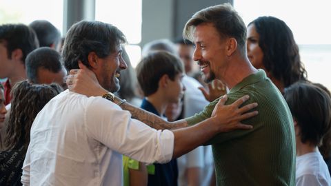 Sancho saluda al exfutbolista Guti