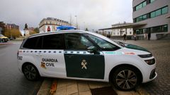 Un coche de la Guardia Civil, en los juzgados de Lugo