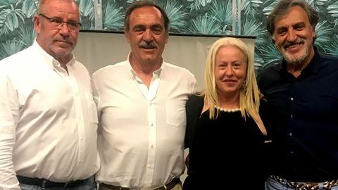 Por la izquierda: Daz-Flor, Celorrio, Esther Canteli y Herminio Menndez en el homenaje a Manolo Fonseca, en el transcurso del 60 Aniversario del Campeonato de Espaa de Invierno