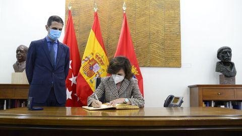 La vicepresidenta Carmen Calvo, en un homenaje a Aza�a