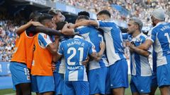 La plantilla blanquiazul celebrando el tanto de Yeremay frente al Racing de Ferrol