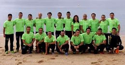 Parte de los integrantes del Tri-498 despu�s de un entrenamiento en la playa de Coroso. 