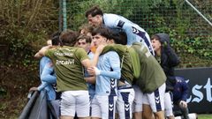 Los jugadores del Celta Juvenil A, celebrando un gol en A Madroa.
