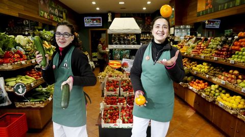 Mar�a Jos� y Silvia, encargada de tienda y dependienta. 