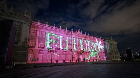 Proyeccin de imgenes artsticas sobre la fachada del Palacio Real de Madrid por los actos de conmemoracin del dcimo aniversario de la proclamacin de Felipe VI