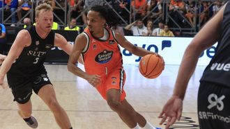 Alonzo Verge Jr., en el centro de la imagen durante el duelo entre el Leyma Coru�a y el Bilbao.