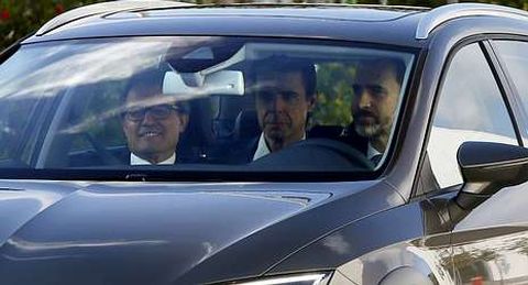 El rey, de piloto, en un coche en la factora de Seat en Martorell en el que llev a Artur Mas y al ministro de Industria, Jos Manuel Soria. 