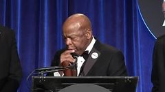 El discurso emocionado de John Lewis al recibir el National Book Award