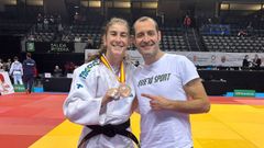 Alba Ferreras con su medalla de bronce