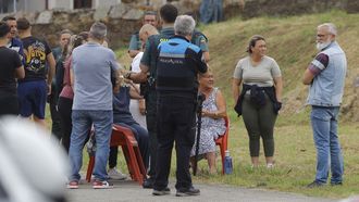 Imagen de los instantes posteriores a la pelea multitudinaria de este jueves entre dos grupos de feriantes en O Burgo (Culleredo).