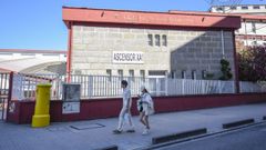 La pancarta con la leyenda �Ascensor xa!� cuelga de la fachada del IES Frei Mart�n Sarmiento de Pontevedra