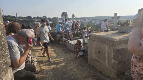 En O Castro de Caldelas no se quisieron perder el eclipse