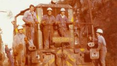 Imagen hist�rica de trabajadores cambiando las v�as en la l�nea f�rrea Santiago-A Coru�a