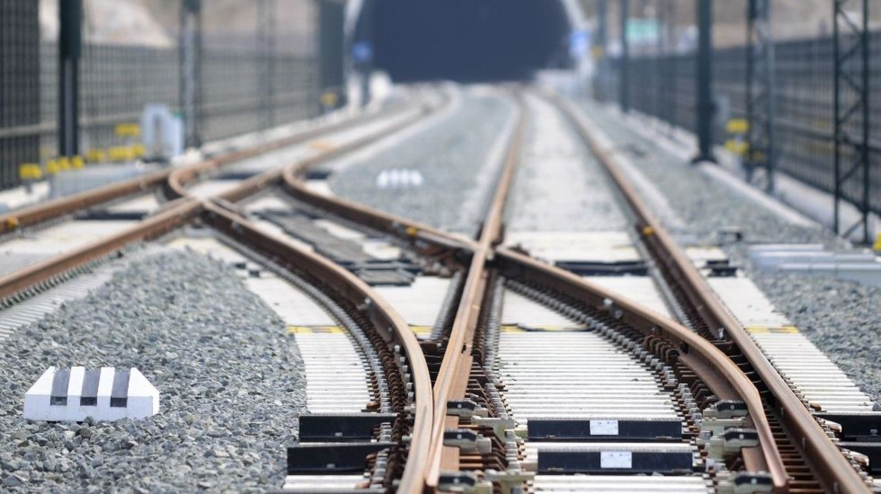 En marcha todos los contratos para desdoblar 66 kilómetros en vía única que reducen la capacidad de la línea Galicia-Madrid