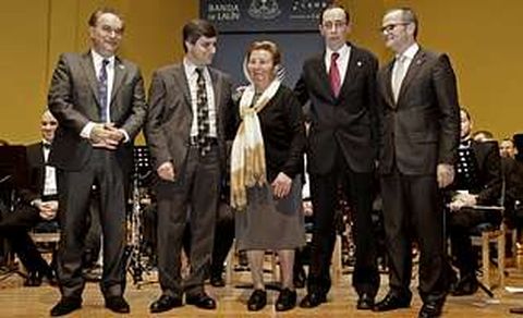 El alcalde de Lal�n y el conselleiro de Educaci�n entregaron los galardones a Ramiro Mejuto, Hortensia Taboada y Ram�n Azurmendi.