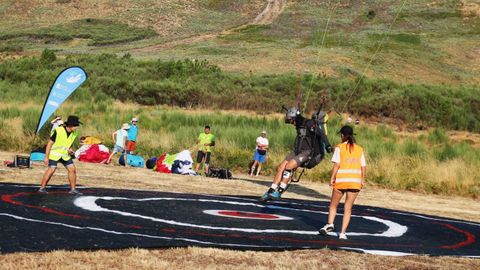 Campeonato de España de parapente de precisión en la Serra do Larouco, en A Xironda (Cualedro).