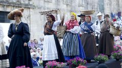 Joyas del a�o 1900 salieron del ba�l en el D�a do Traxe Galego