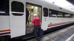 Tren en la estaci�n de Ferrol