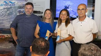 La chef Luc�a Freitas y la conselleira do Mar, Marta Villaverde, nuevas embajadoras de los pescados y mariscos de la lonja de Laxe